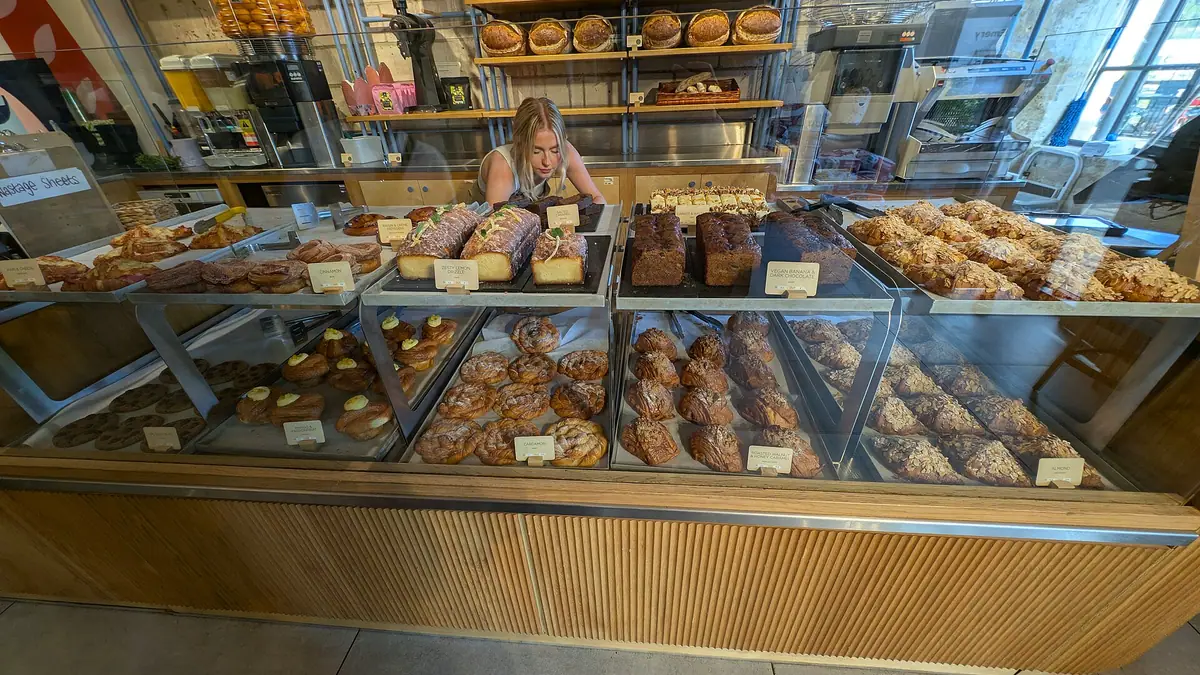 Bakery bakes